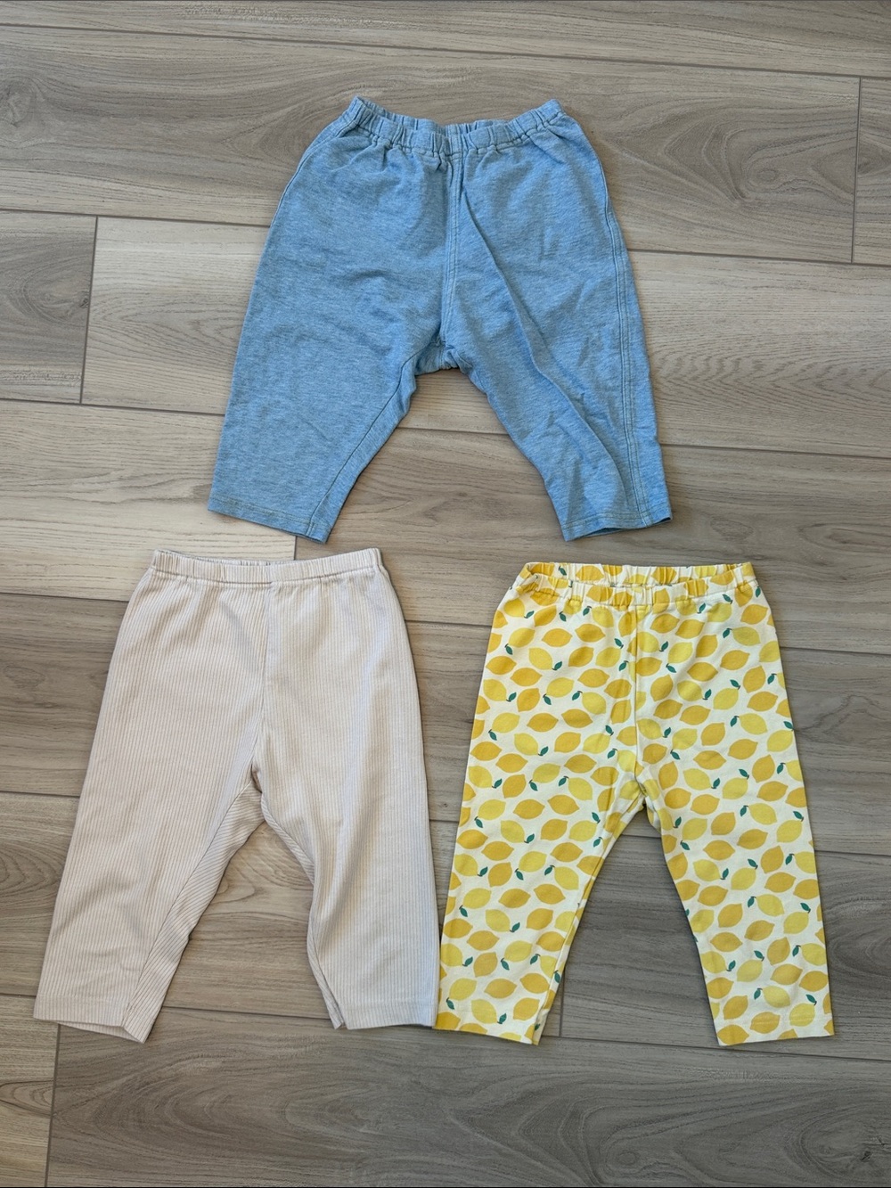 Uniqlo Kids Cropped Pants- Blue, Cream & Yellow Lemon Print Leggings